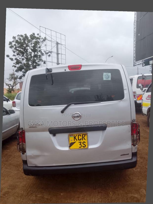 Nissan NV200 2011 Silver - thumbnail 2