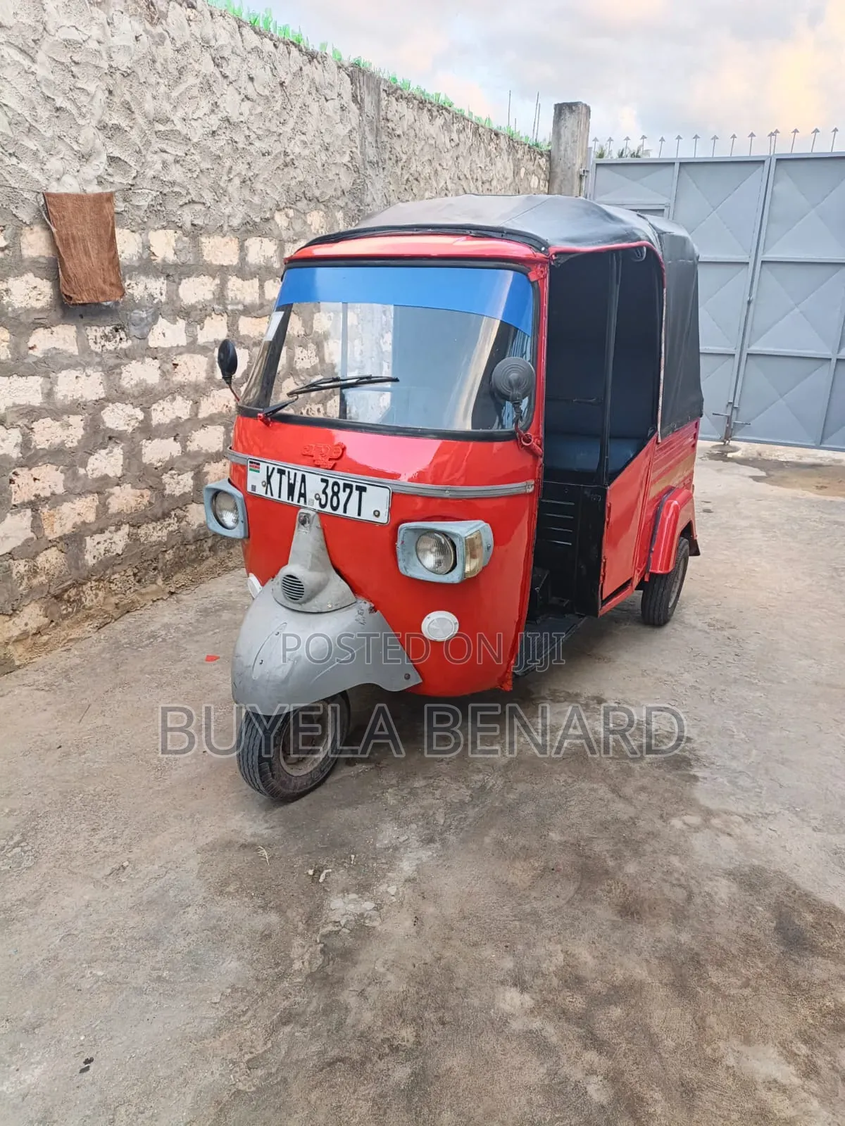 Piaggio 2018 Red