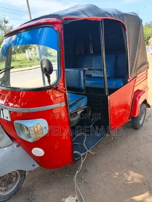 Piaggio 2018 Red