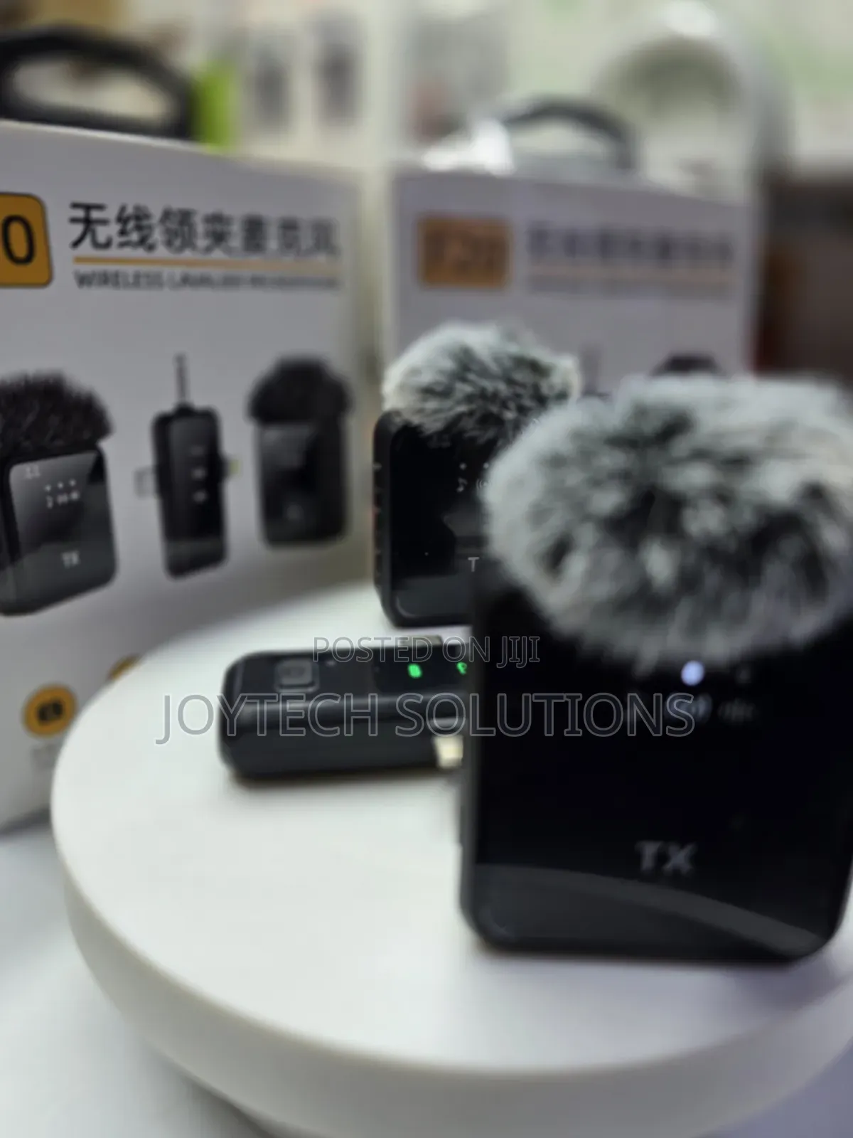 Dual Wireless Lavalier Microphone With Charging Receiver – F20