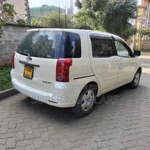 Toyota Raum 2004 White
