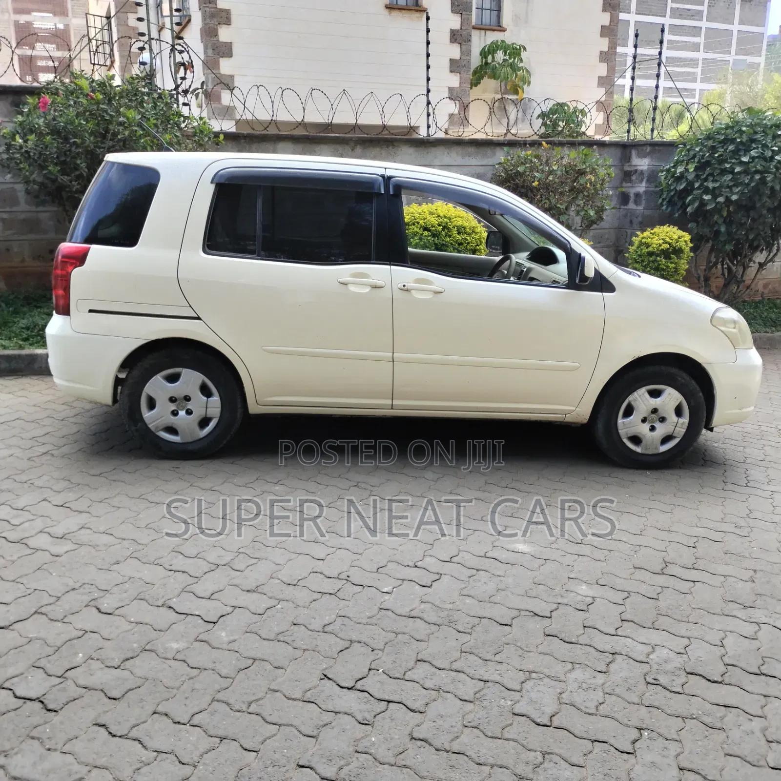 Toyota Raum 2004 White