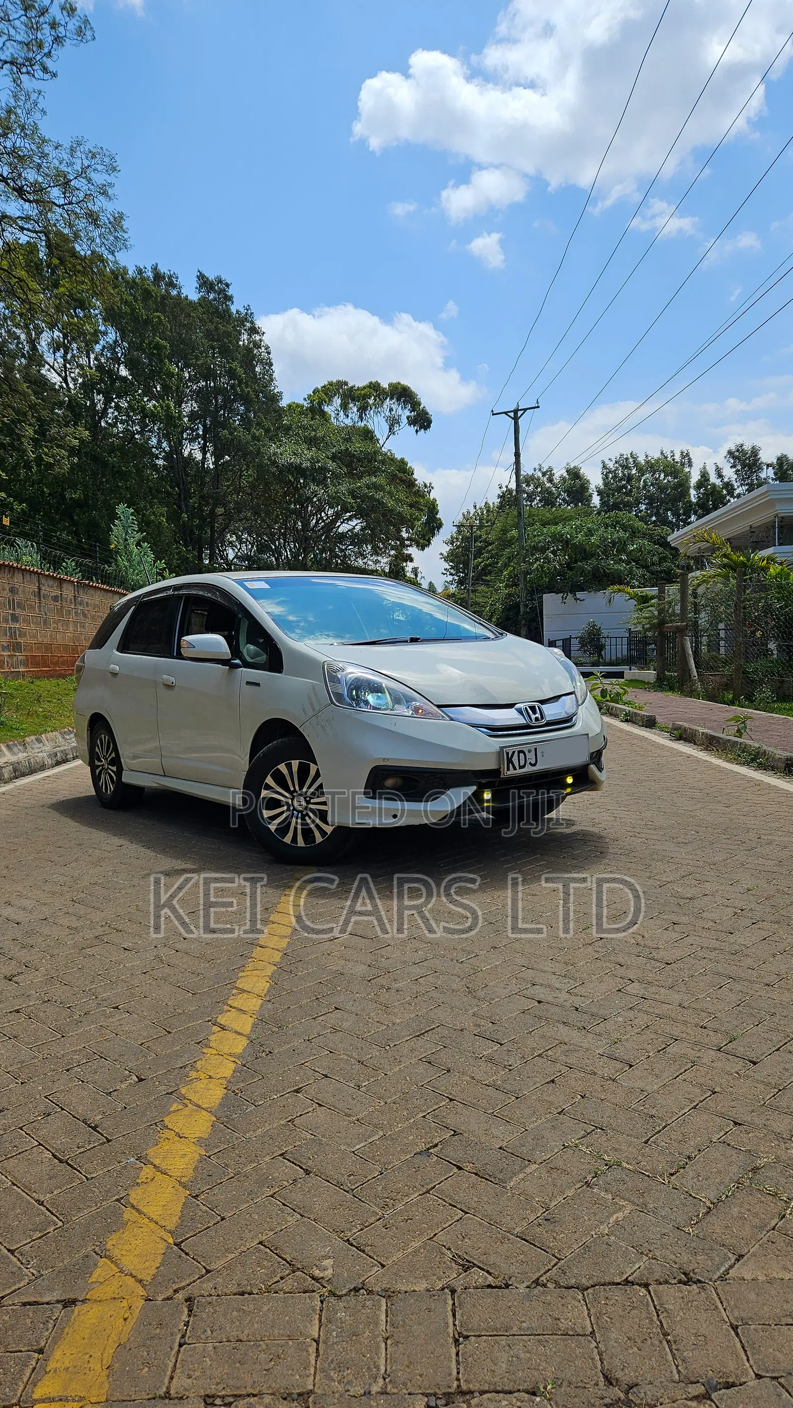 Honda Fit Shuttle 2015 White