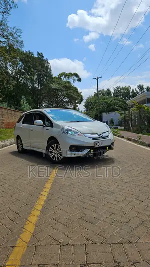 Honda Fit Shuttle 2015 White