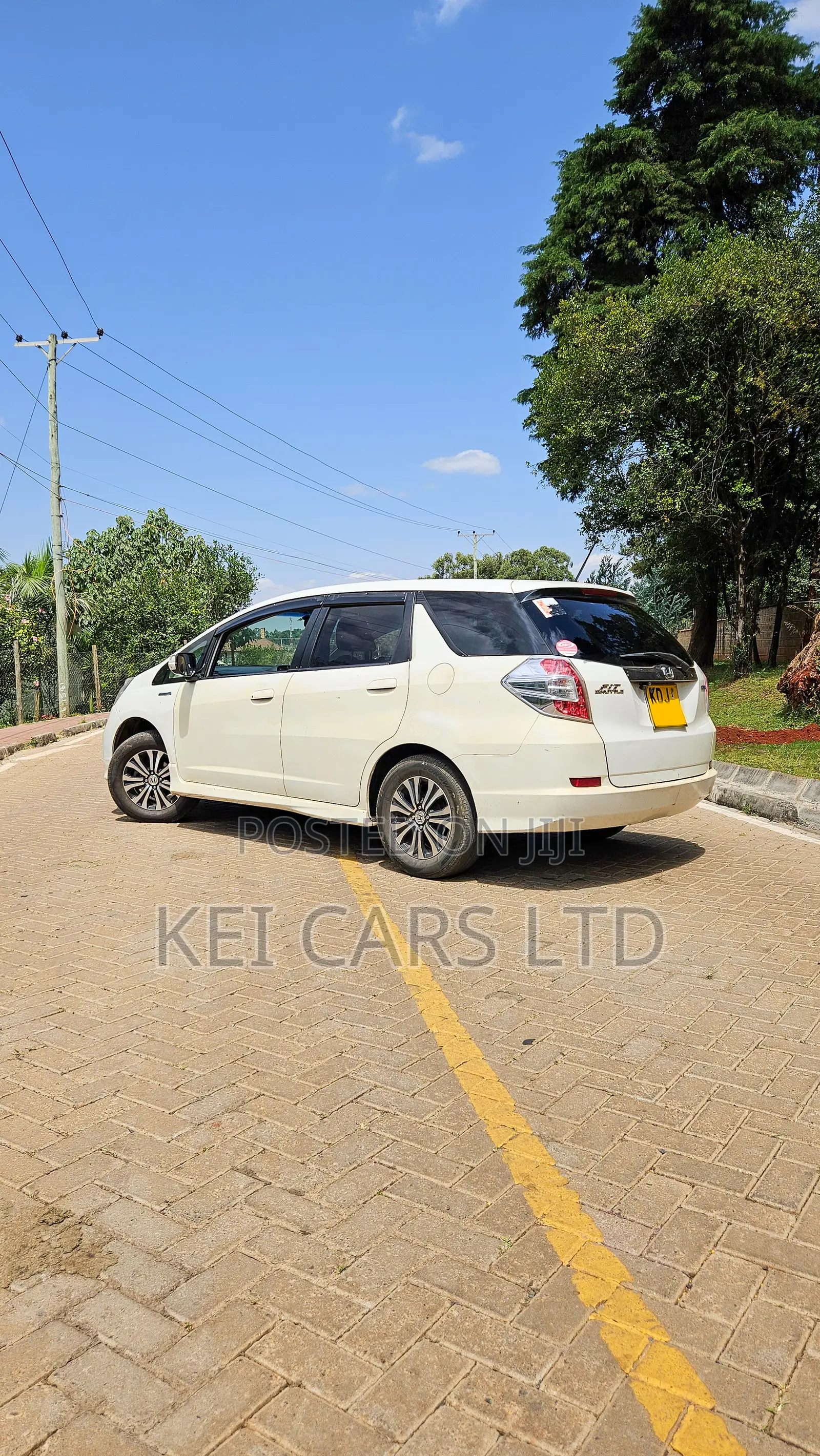 Honda Fit Shuttle 2015 White