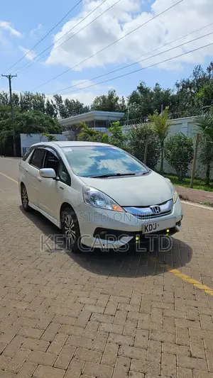 Honda Fit Shuttle 2015 White