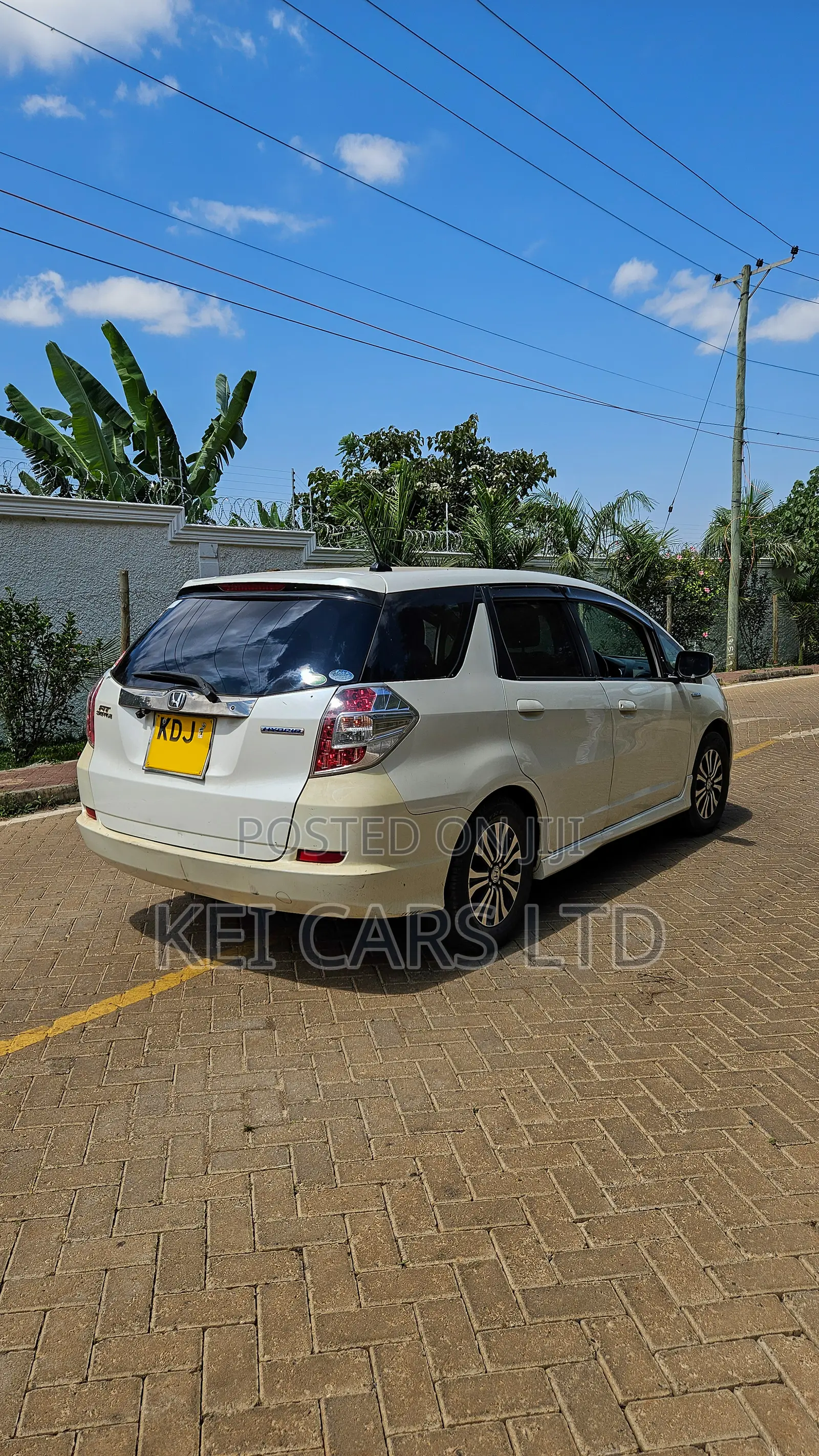 Honda Fit Shuttle 2015 White