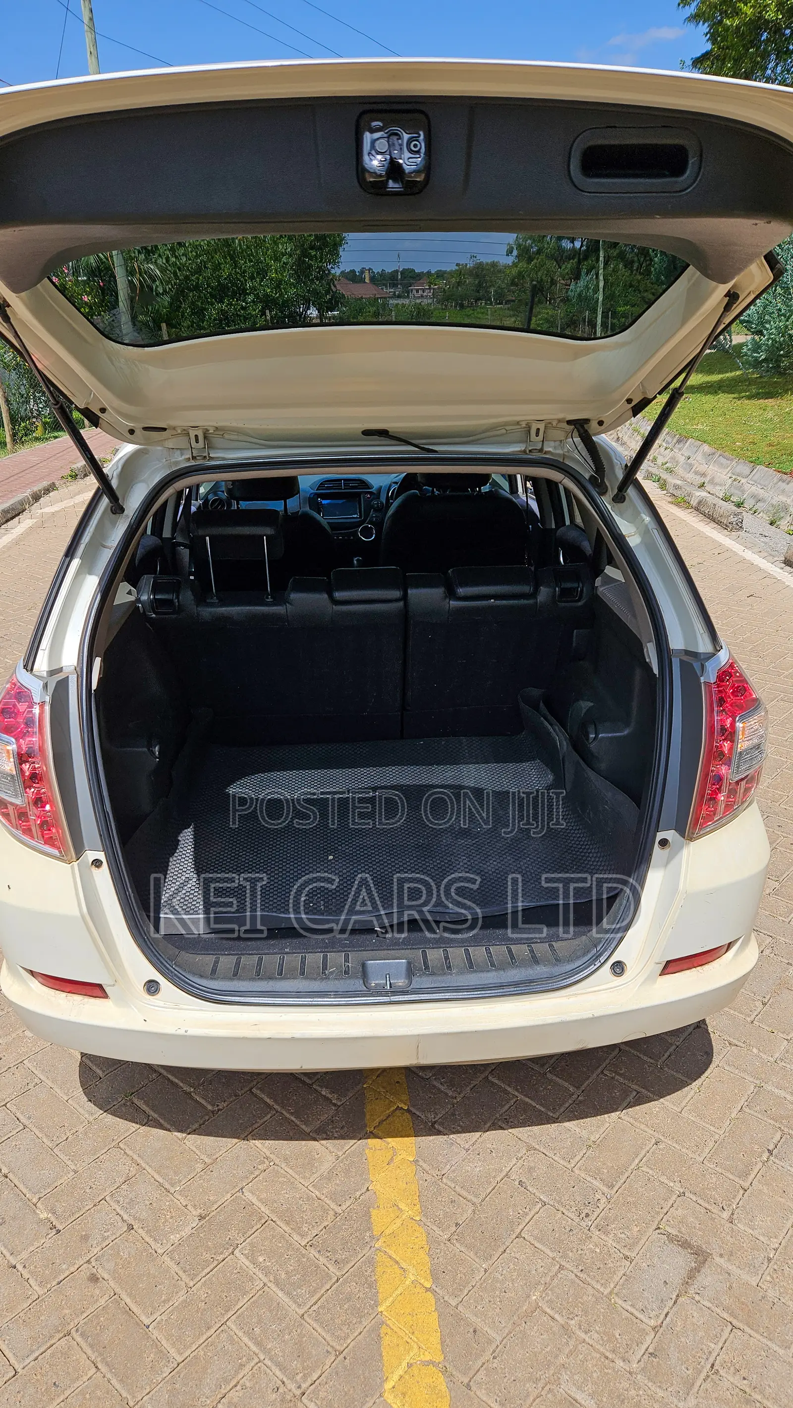 Honda Fit Shuttle 2015 White
