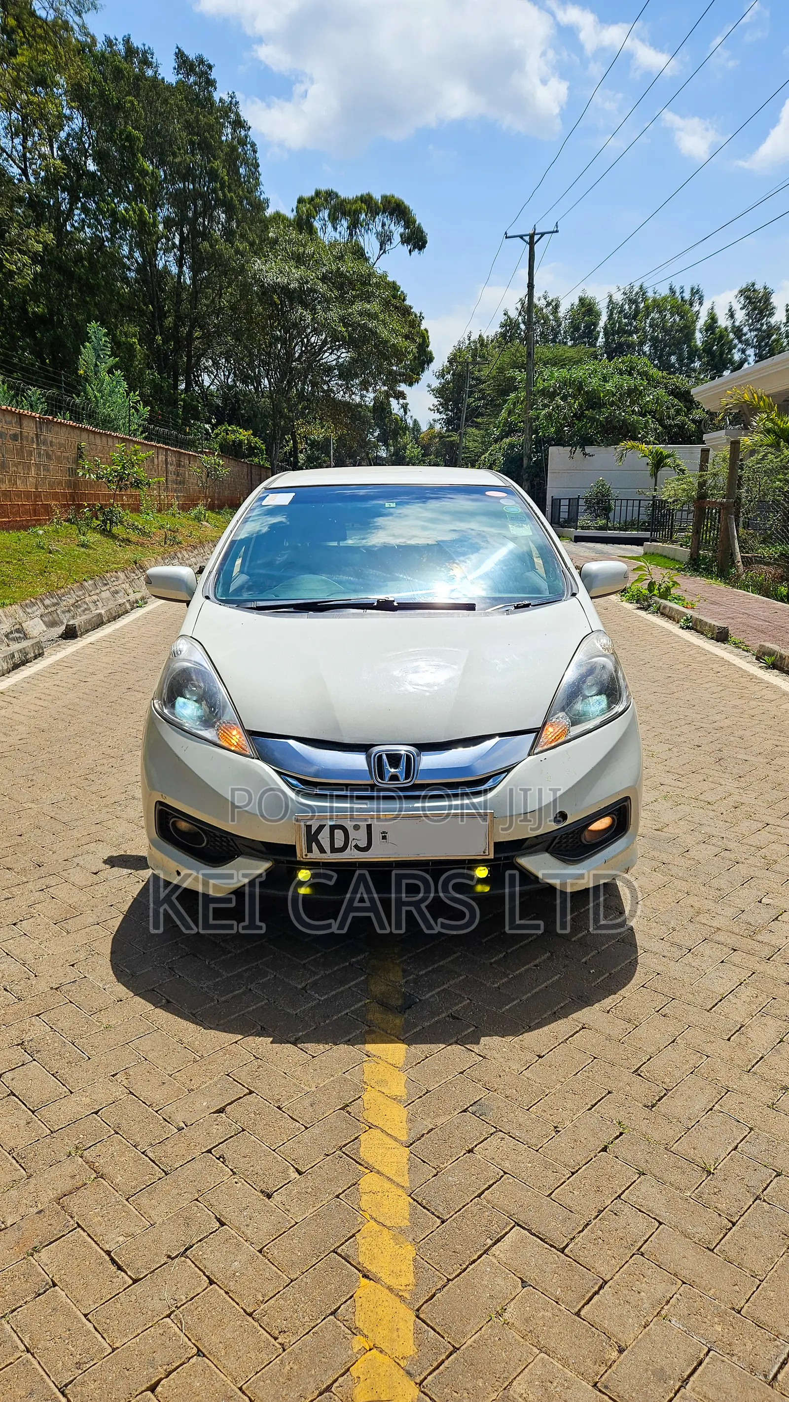Honda Fit Shuttle 2015 White