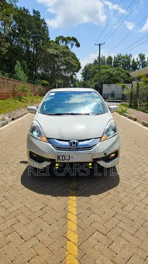 Honda Fit Shuttle 2015 White