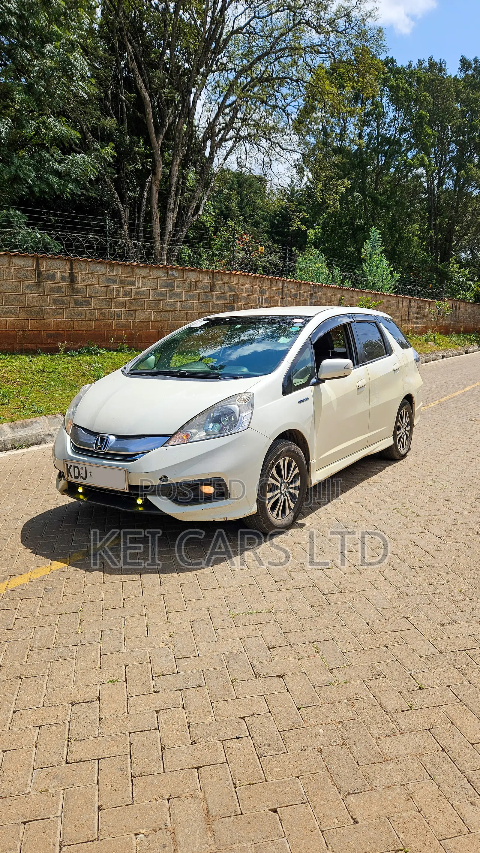 Honda Fit Shuttle 2015 White