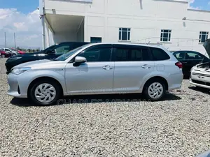 Toyota Corolla Fielder 1.5 Hybrid FWD 2018 Silver