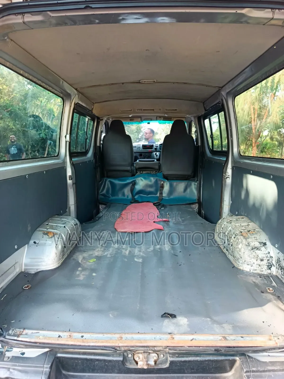 Toyota HiAce 2011 Silver