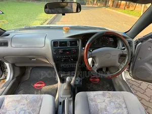 Toyota Corolla 1998 White