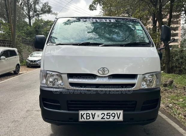 Toyota HiAce 2007 White