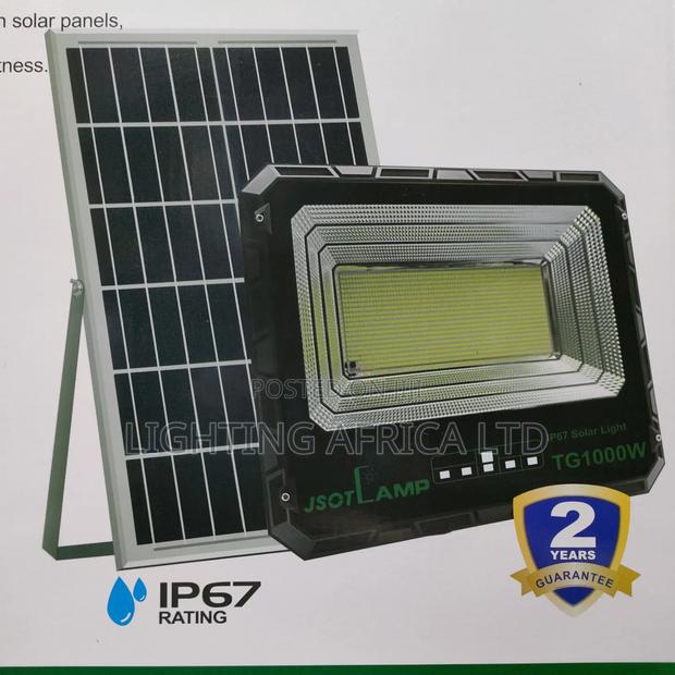 1000 Watts Floodlight Solar Complete With Bracket and Remote