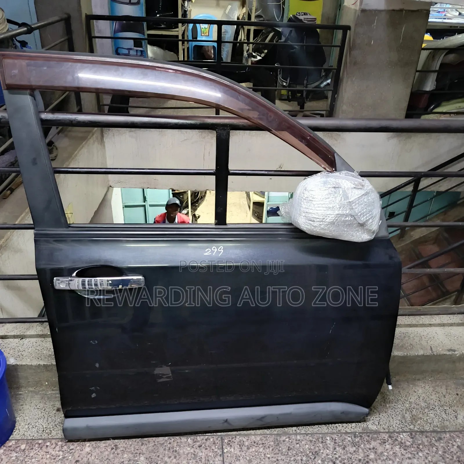 Nissan Xtrail Nt31 Front RHS Complete With Side Mirror and Windbreaker