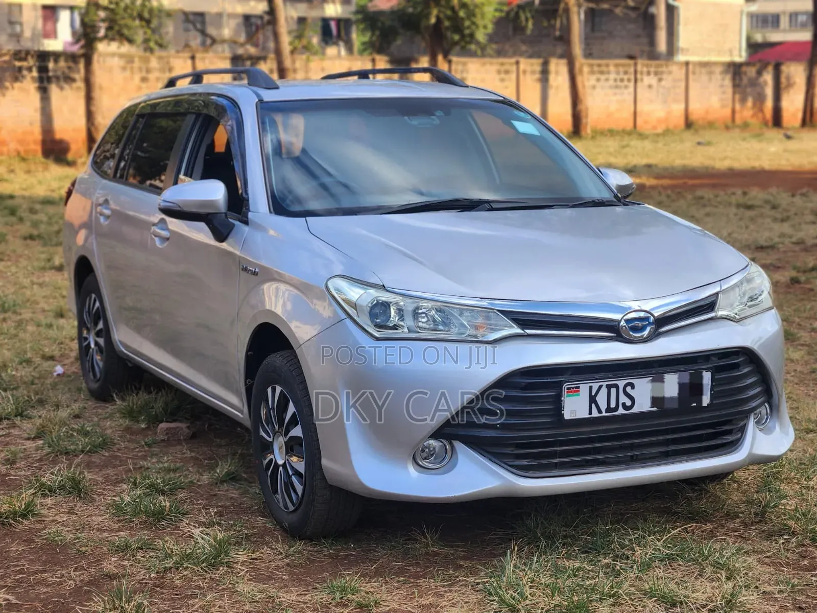 Toyota Corolla Fielder 2017 Silver