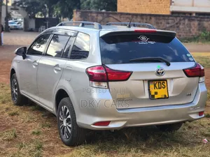 Toyota Corolla Fielder 2017 Silver