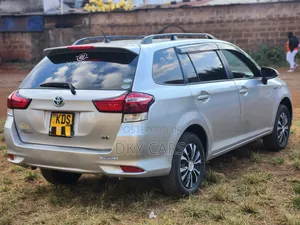 Toyota Corolla Fielder 2017 Silver