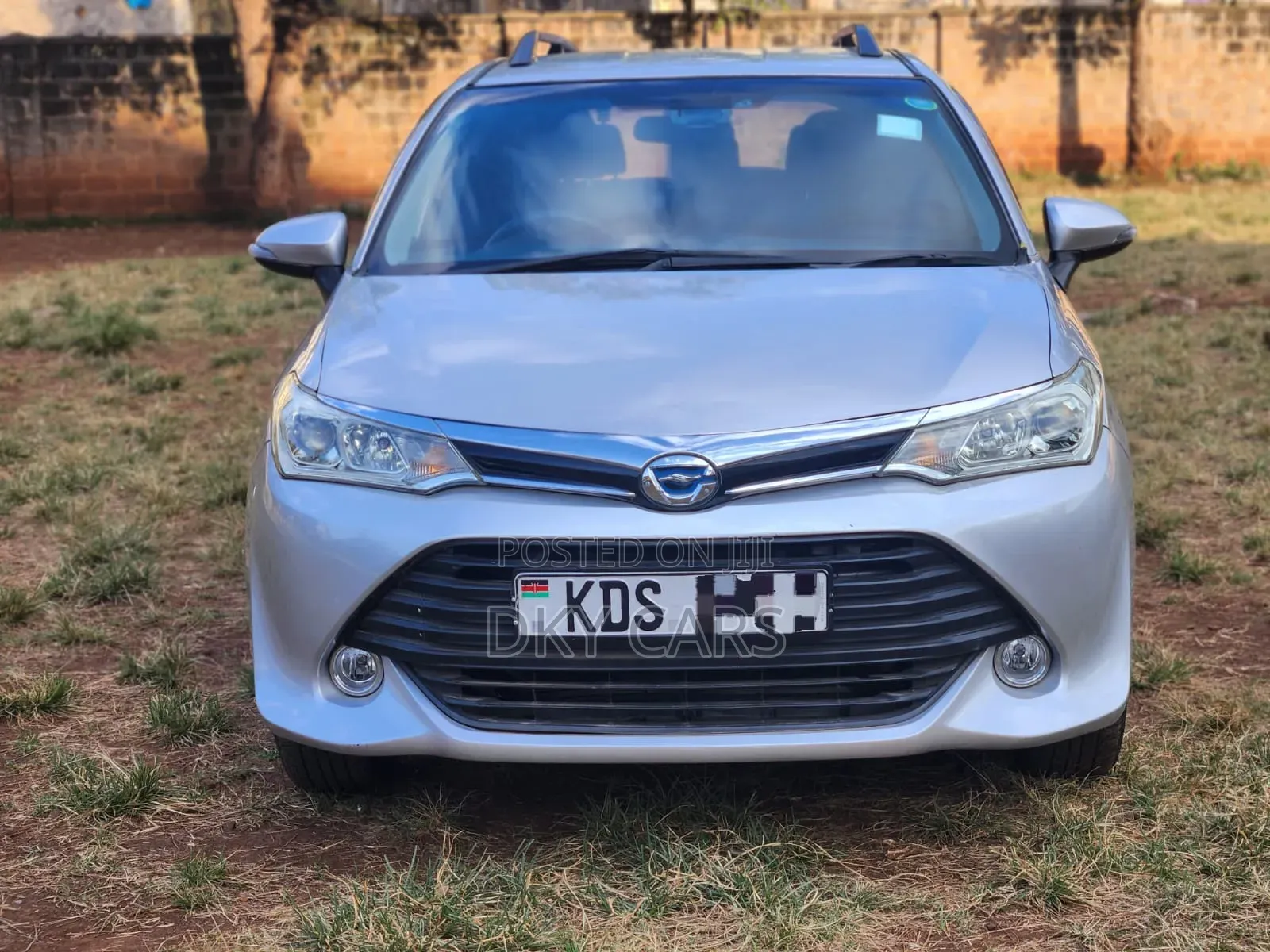 Toyota Corolla Fielder 2017 Silver