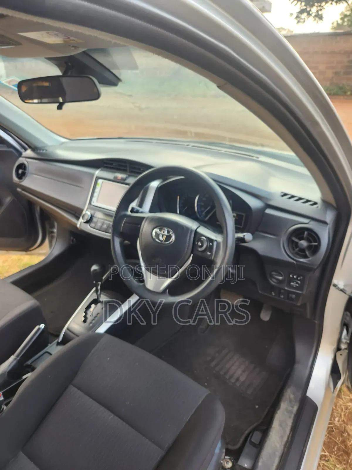 Toyota Corolla Fielder 2017 Silver