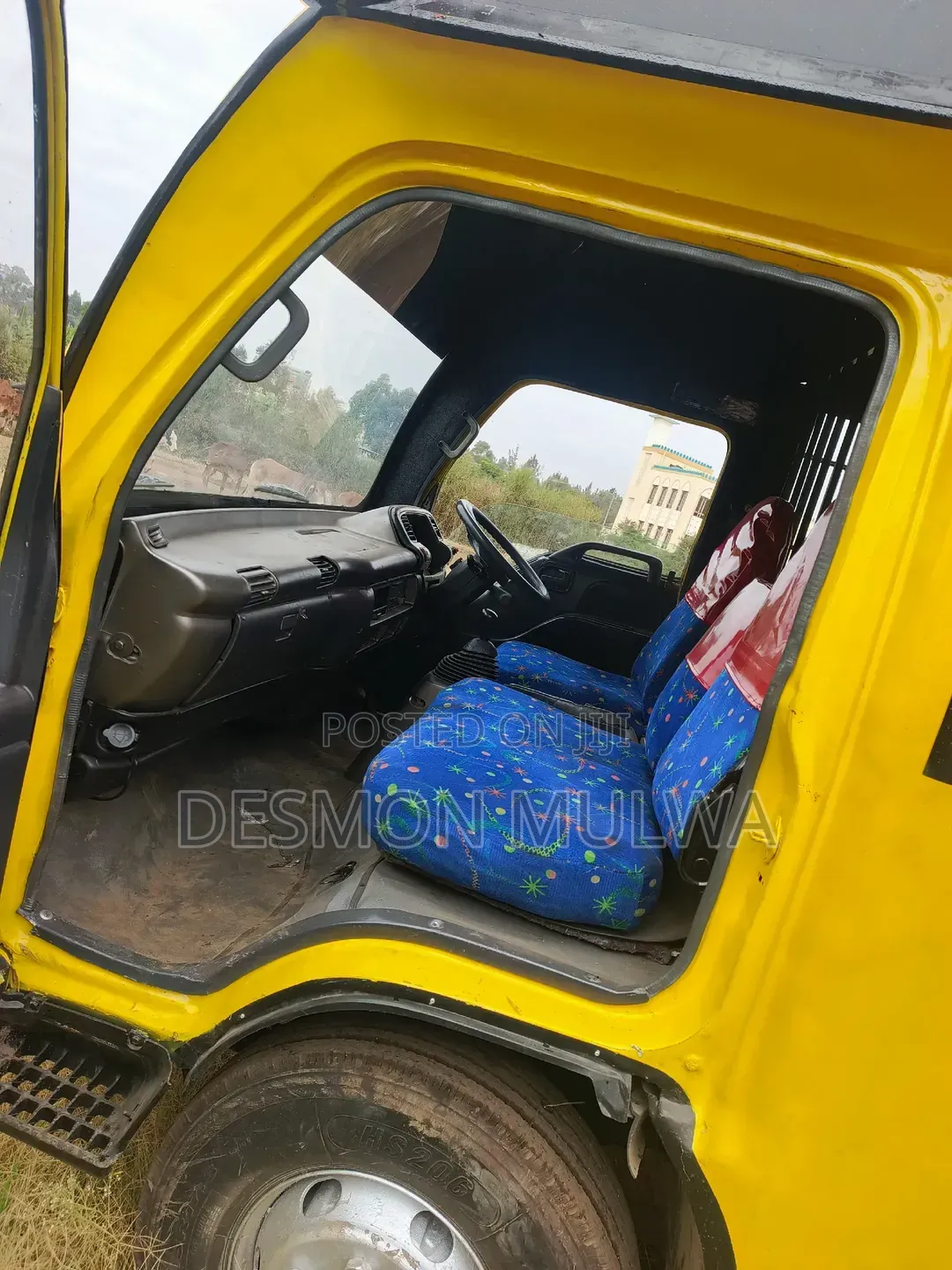 Isuzu NQR 2014 Yellow