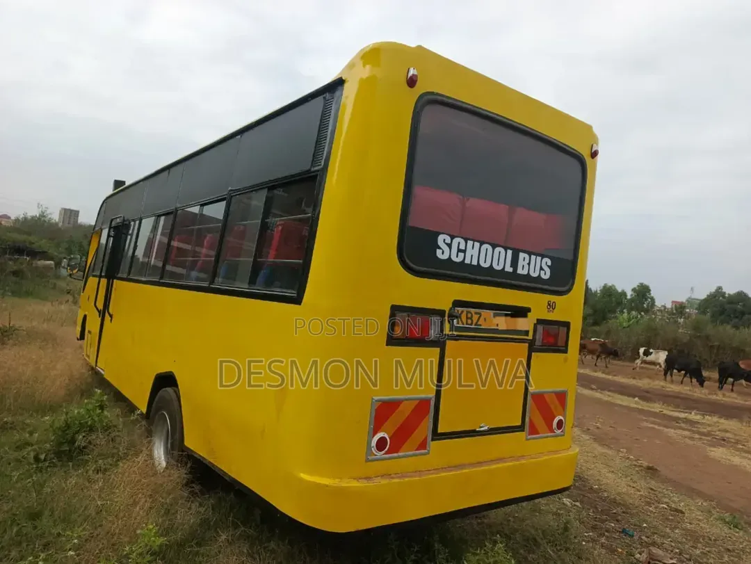 Isuzu NQR 2014 Yellow
