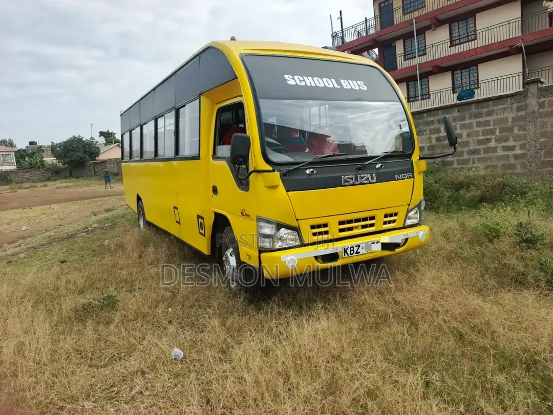 Isuzu NQR 2014 Yellow