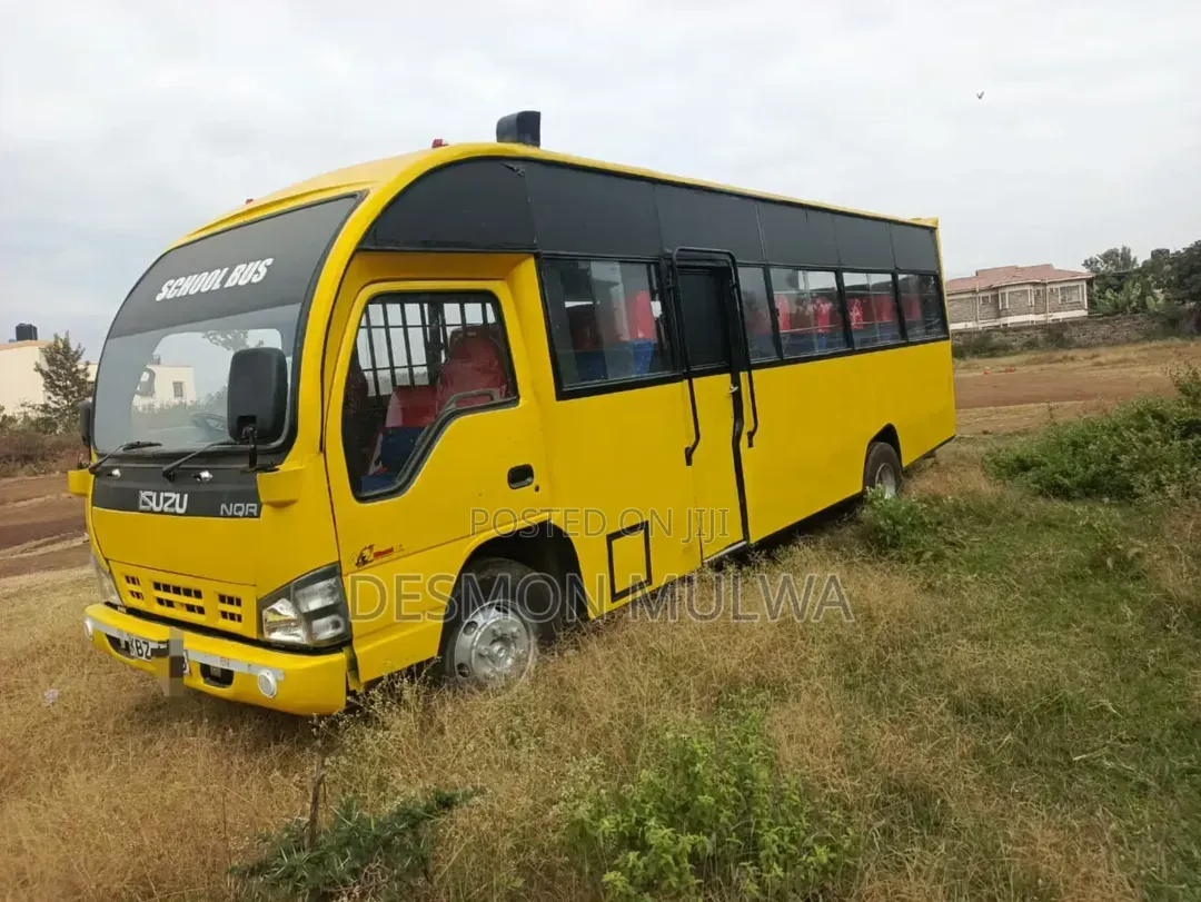 Isuzu NQR 2014 Yellow