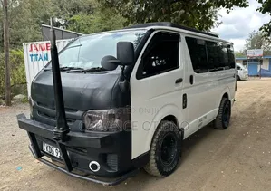Toyota HiAce 2016 White
