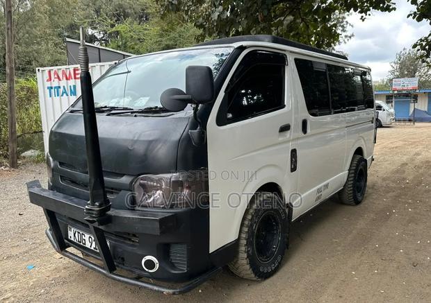 Toyota HiAce 2016 White - thumbnail 3