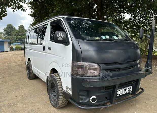 Toyota HiAce 2016 White - thumbnail 2