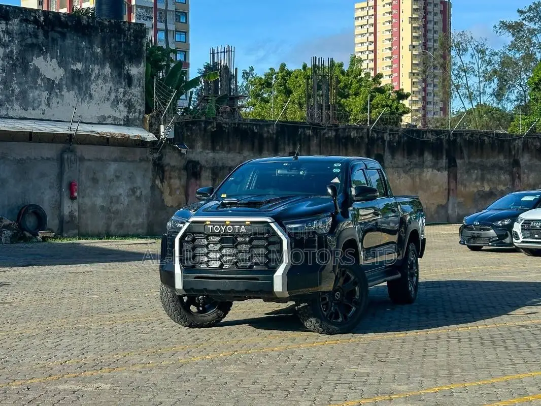 Toyota Hilux 2019 Black