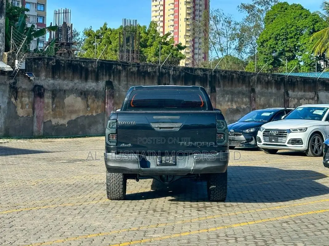 Toyota Hilux 2019 Black