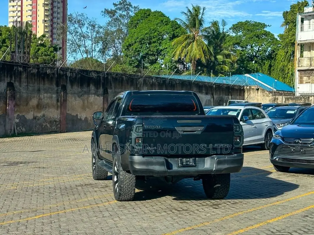 Toyota Hilux 2019 Black