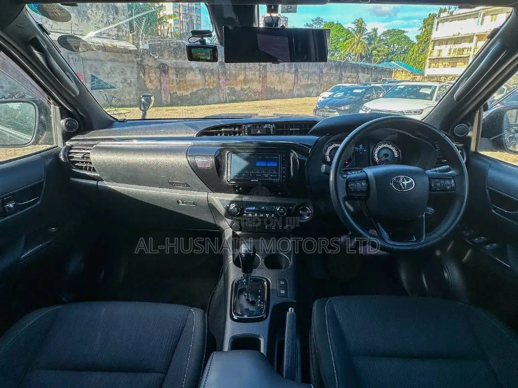 Toyota Hilux 2019 Black