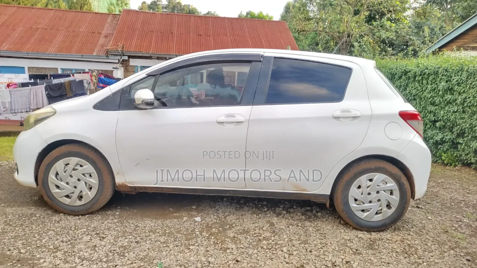 Toyota Vitz 2010 White