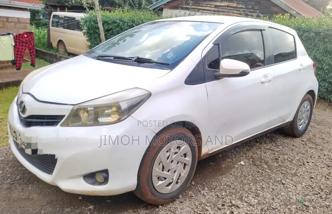 Toyota Vitz 2010 White