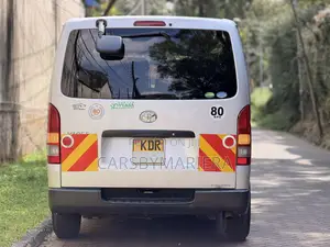 Toyota HiAce 2015 Silver