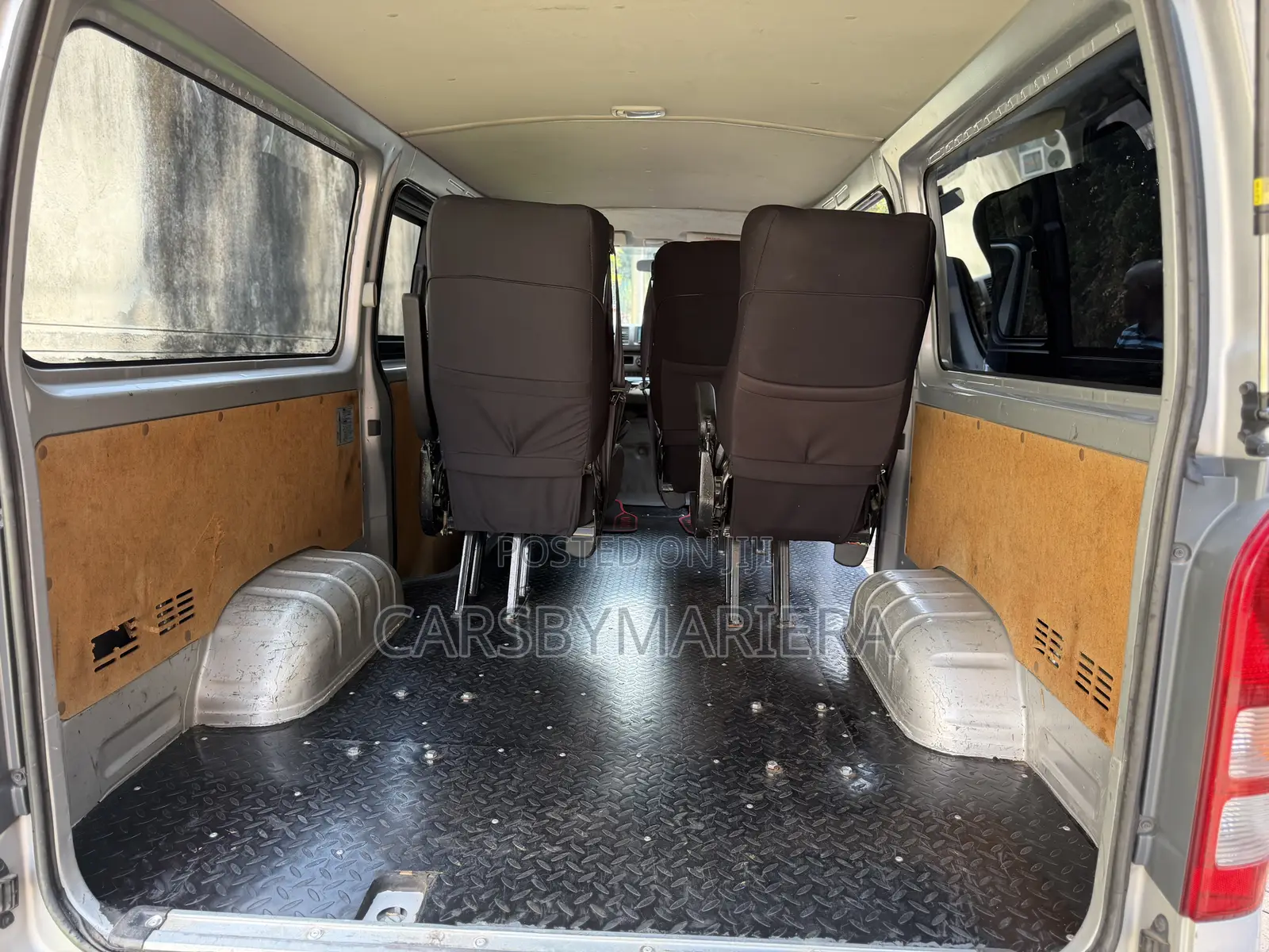 Toyota HiAce 2015 Silver