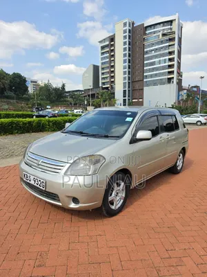 Toyota Raum 2005