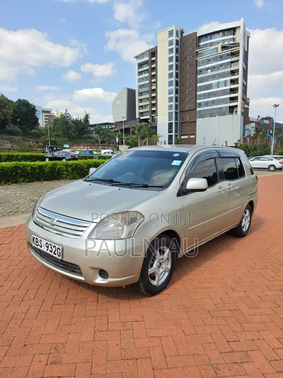 Toyota Raum 2005