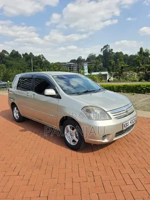 Toyota Raum 2005