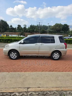 Toyota Raum 2005