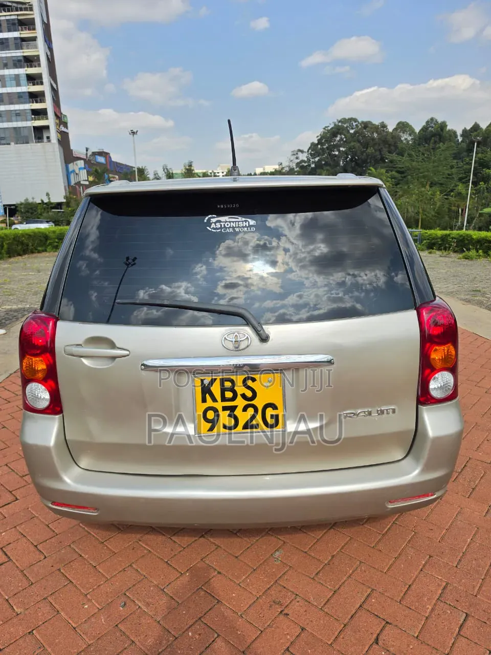 Toyota Raum 2005