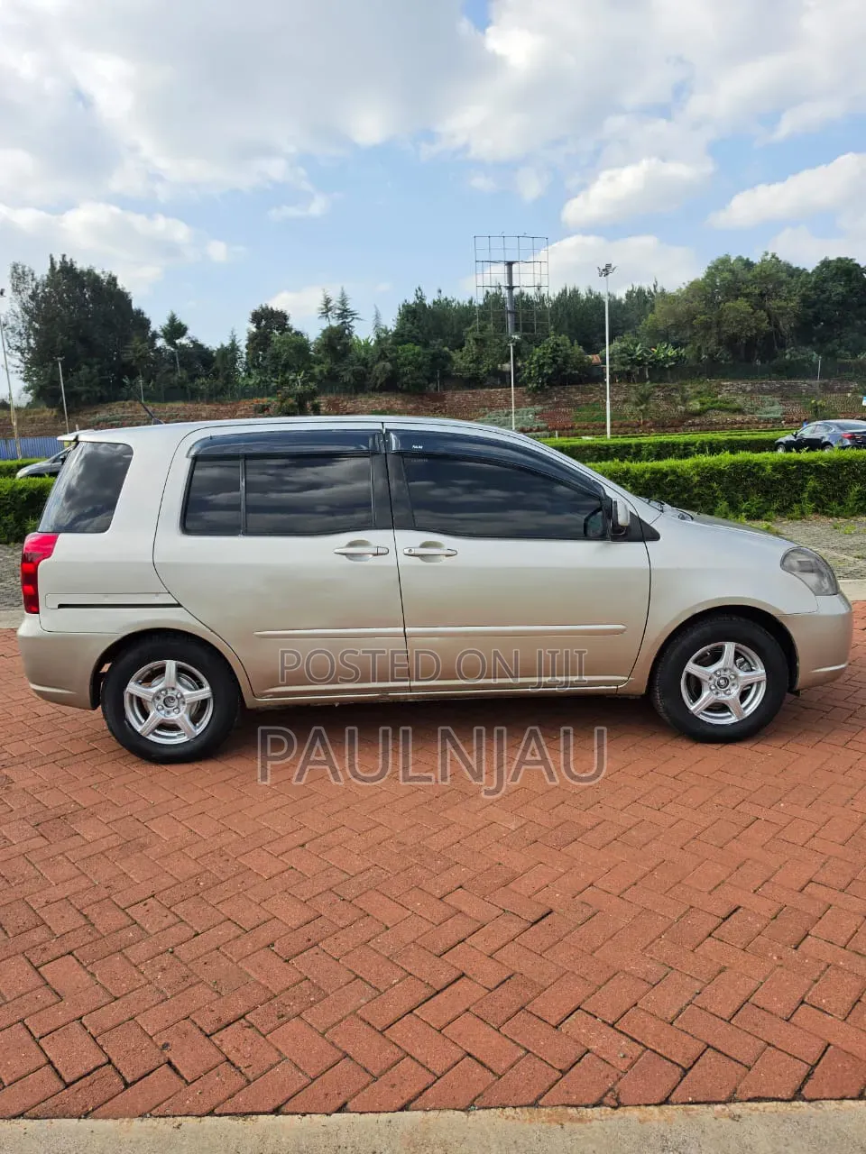 Toyota Raum 2005