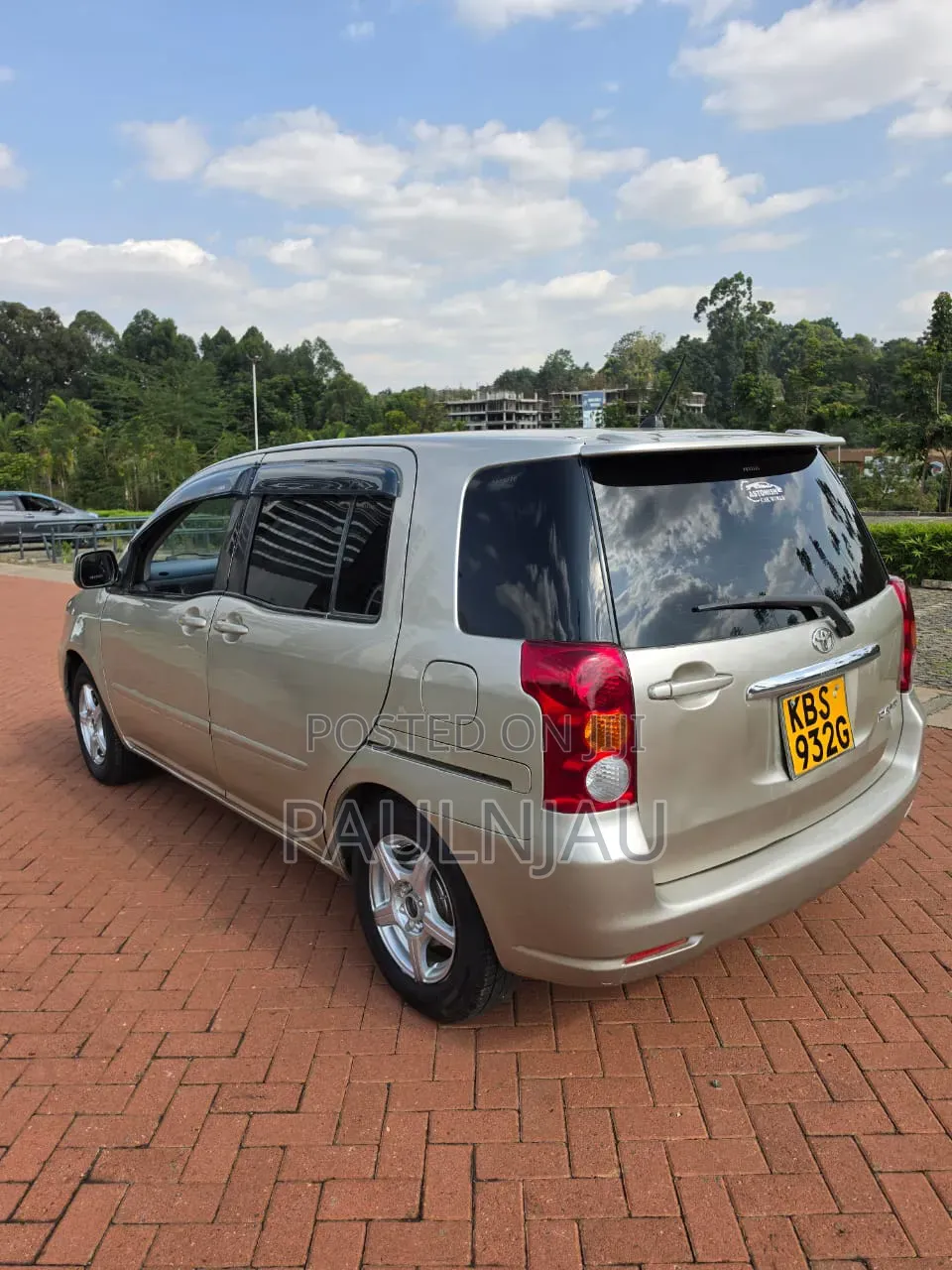 Toyota Raum 2005