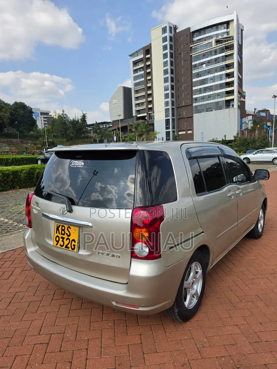 Toyota Raum 2005