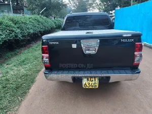 Toyota Hilux 2012 Matt Black